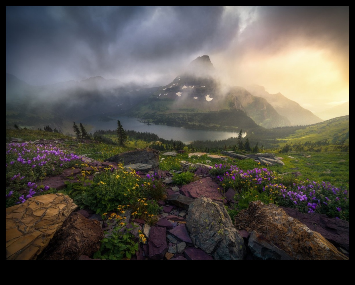 Spilgti skati: satriecošu ainavu gobelēns