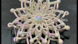 Mirdzošas pērles: izgaismojiet savu izskatu ar pērļu kaklasaiti