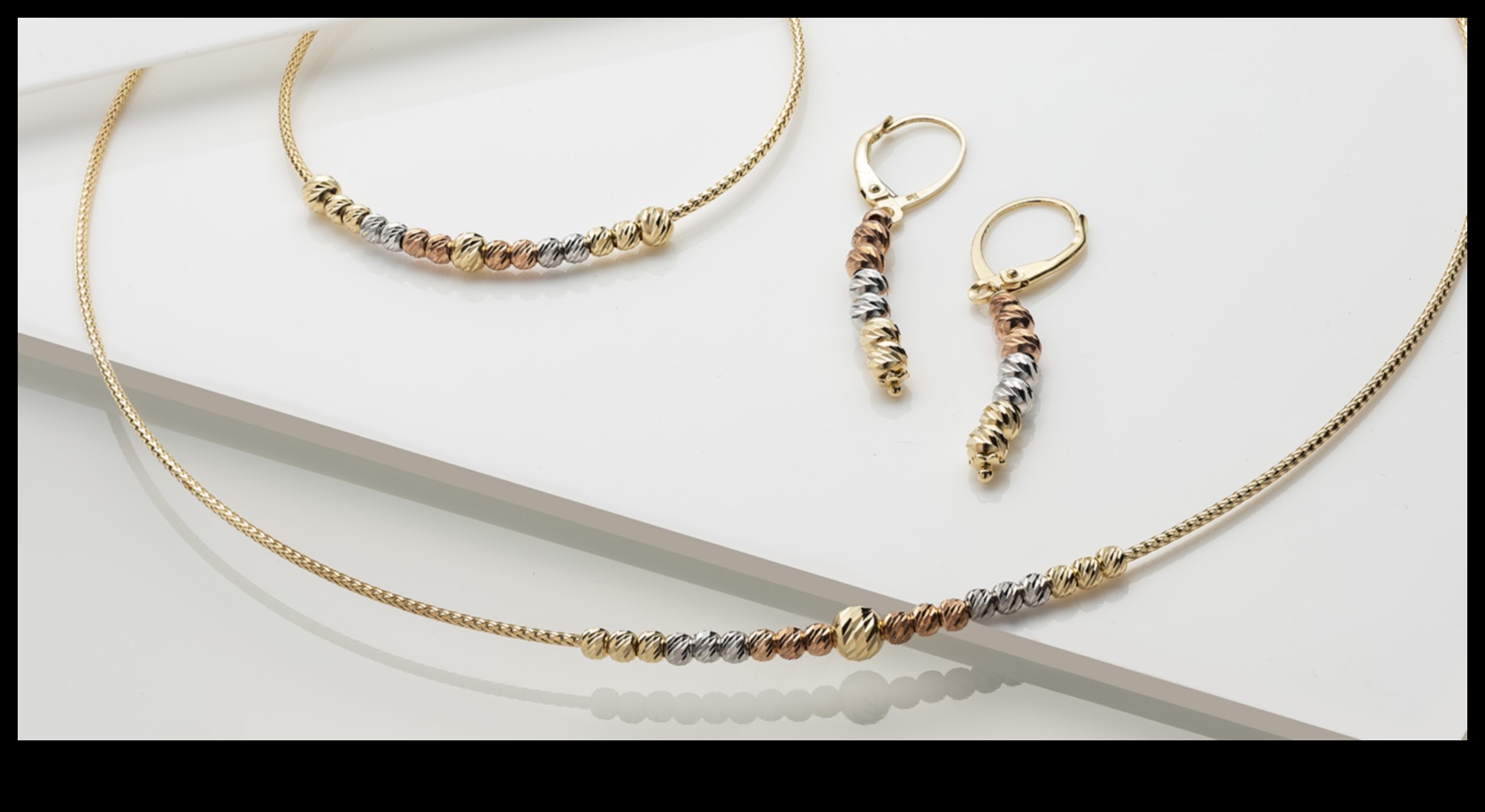 Radiant Allure: Zelta rotaslietu skaistuma atklāšana