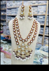 Regal Radiance: apskāviens majestātisko skaistumu ar mūsu karaliskās kaklarotas stilus